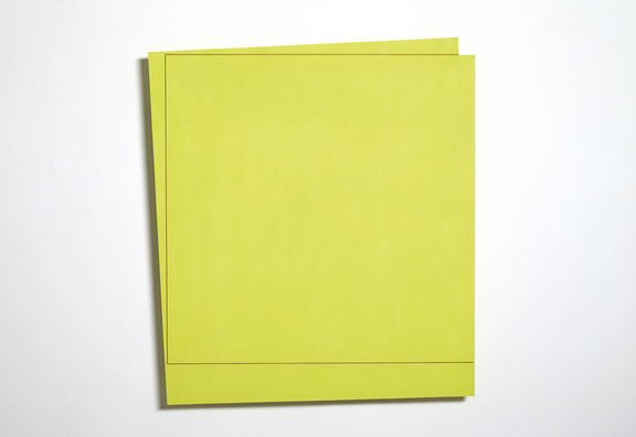 John Carter, Folded Rectangle, with Square (Yellow), 2011, Acryl/Marmorpuder auf Holz, 89 x 79 x 4,8 cm; courtesy: zs art galerie