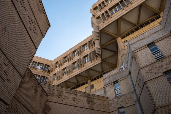 Sichtbetongebäude Minoru Yamasaki: Pahlavi-Universität (heute: Universität Schiras), Schiras, Iran, 1960?1979 Bild: Hamidreza Bani 2017