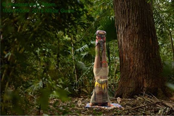Headstanding Totem, 100 x 150cm, 2014 Nilbar Güres