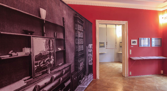 Ansicht der Ausstellung ?Der Wohnung geht es gut?. Die Freuds in der Berggasse 19, © Oliver Ottenschlaeger, Sigmund Freud Privatstiftung