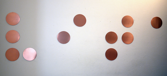 image: Kozári Hilda, VITA, installation view (copper objects), 2015, 74x245 cm, photo: Esa Vesmanen, courtesy Knoll Galerie Wien