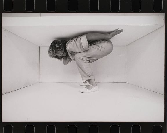 Trotz dem, Nr. 2 der 7-teiligen Fotosequenz, aus: "The White Cell Project", 1983