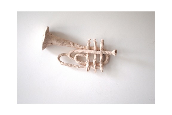 Sophia Domagala An instrument (Trompete), Gebrannter Ton, 2013