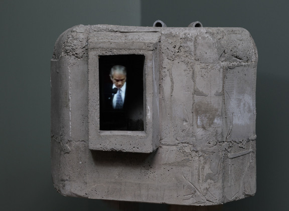 Paul Horn, Bunker no 12, Objekt (Beton, Screen, Video), 2012, 35x45x40cm, courtesy: Knoll Galerie Wien