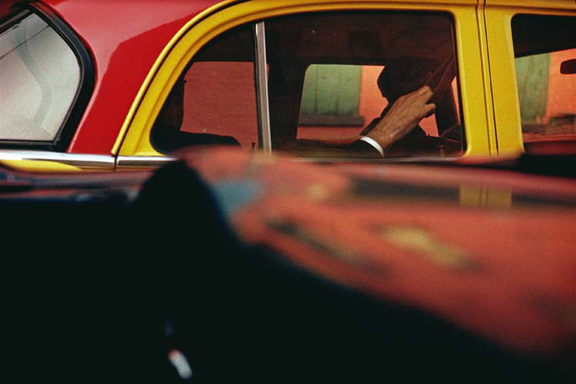 Taxi, ca. 1957 ? Saul Leiter / Courtesy Howard Greenberg Gallery, New York