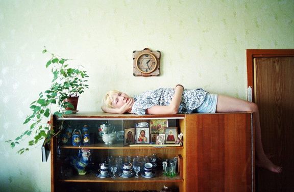 Alena Zhandarova/AnzenbergerAgency, The Girl on the Cupboard, pigment print, 30 x 45, 40 x 60 cm 