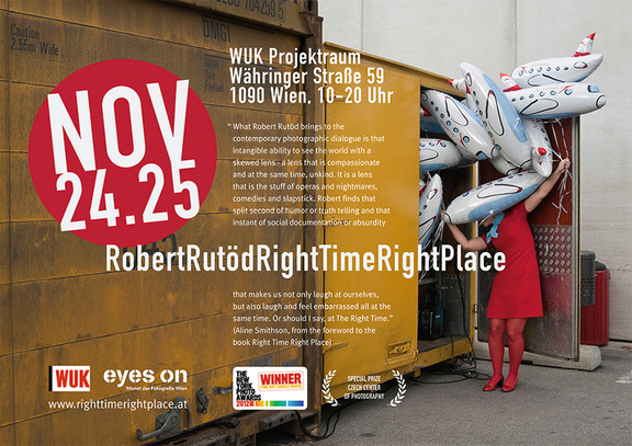 Plakat zur Ausstellung "Right Time Right Place"