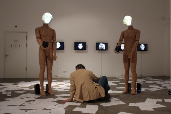 Costatino Ciervo, Foto: Matthias Reichelt, Ausstellung: Power of Freedom - Freedom of Power, museum FLUXUS+, Potsdam, 2012 